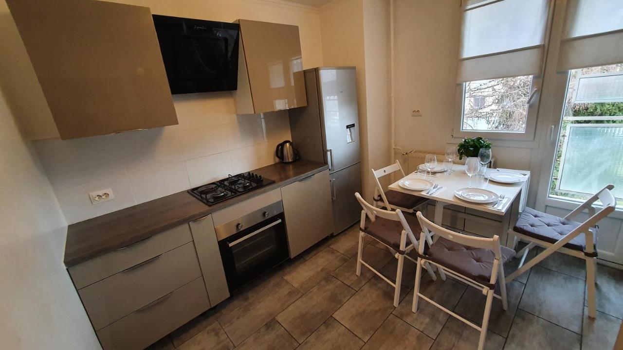 Appartement Avec Parking Gratuit Proche De Village De Marque Bourgoin-Jallieu ภายนอก รูปภาพ