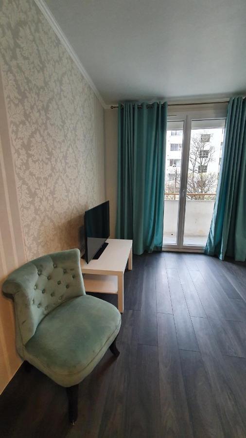Appartement Avec Parking Gratuit Proche De Village De Marque Bourgoin-Jallieu ภายนอก รูปภาพ